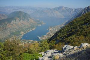 baai van Kotor, de kuststreek van Montenegro zuid wandelroutes