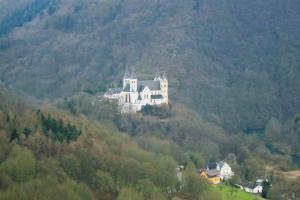 Castle by the Lahn river, A walk along the Lahn River, Germany, hiking trails