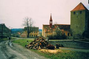 Slavkov in 1992, dag 5, Kostel sv. Bartoloměje, houtboer is net geweest,wandelroutes Tsjechie