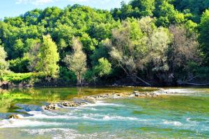 Kupa rivier the National Park Risjnak, Croatia. hiking trails